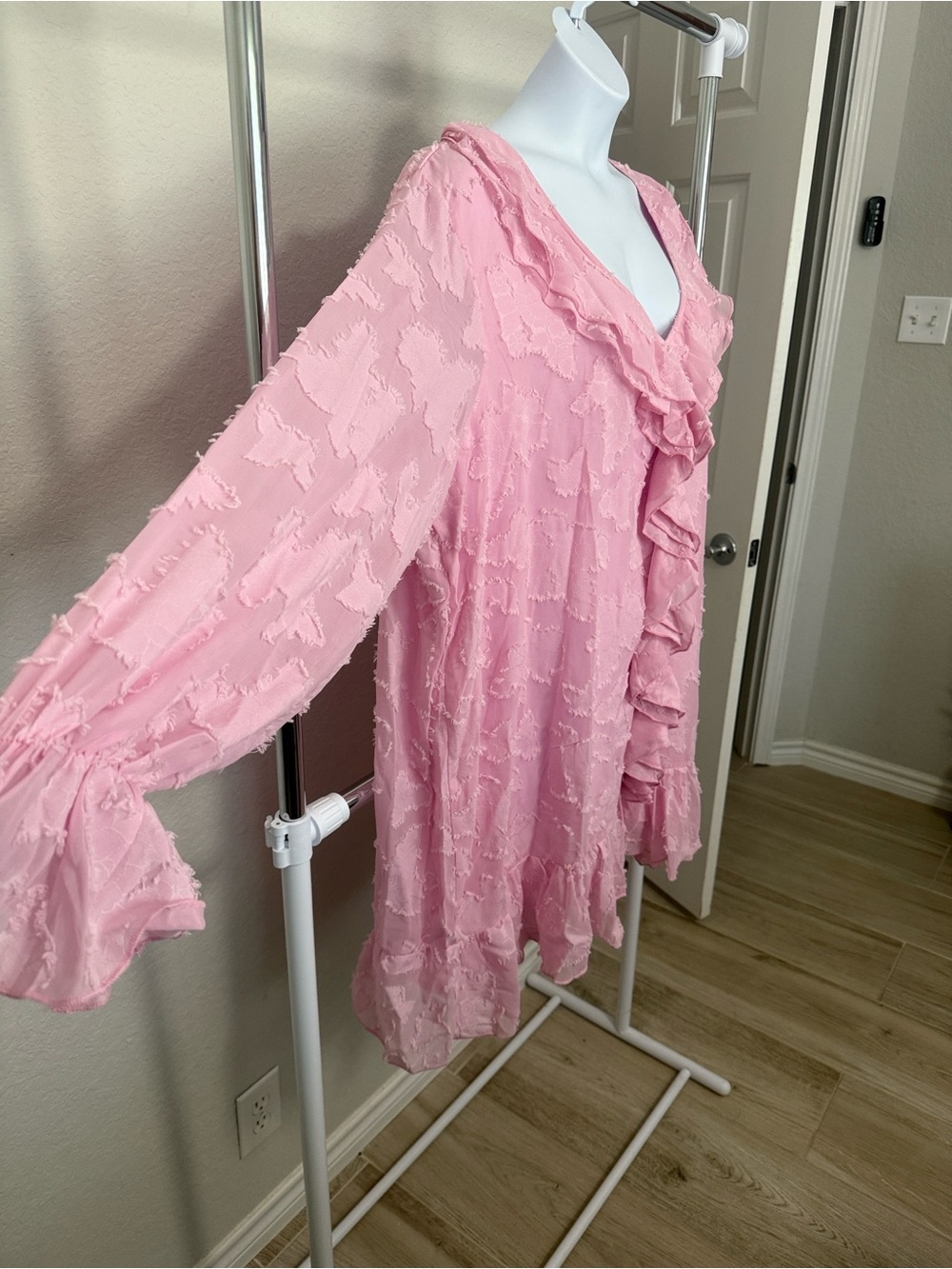 Plus Size Burnout Floral Shift Dress - Picture 7 of 8